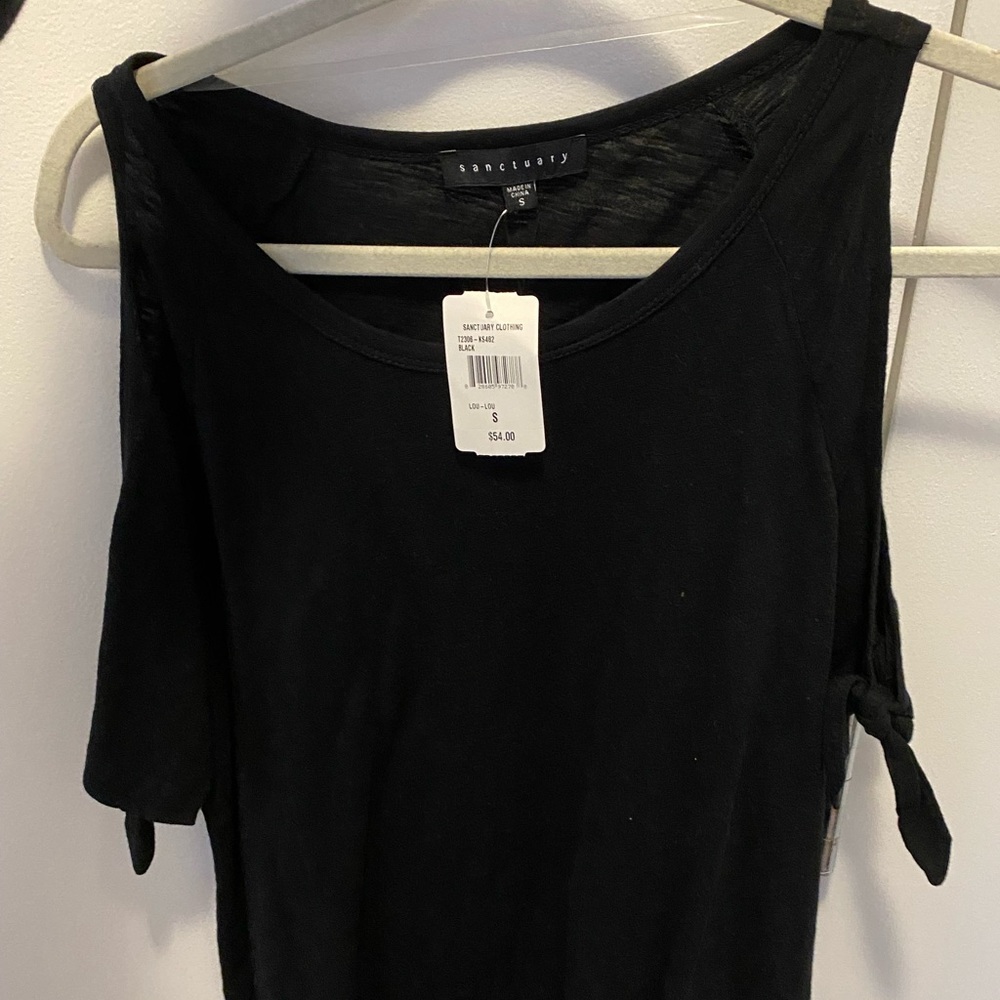 Sanctuary cold shoulder black tee